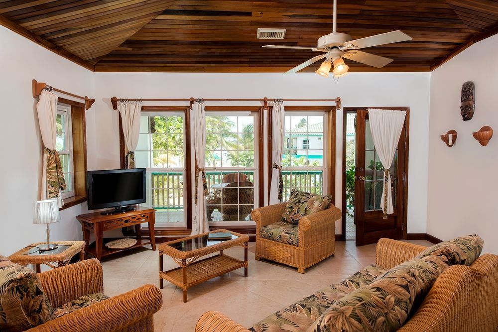 Banyan Bay Suites San Pedro  Exterior foto