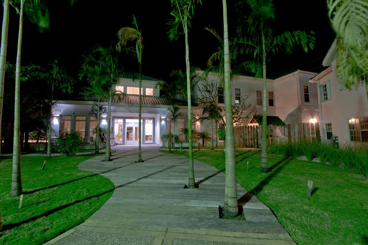 Banyan Bay Suites San Pedro  Exterior foto