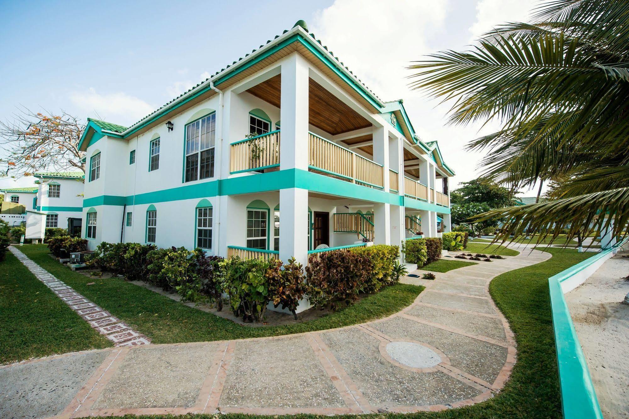 Banyan Bay Suites San Pedro  Exterior foto